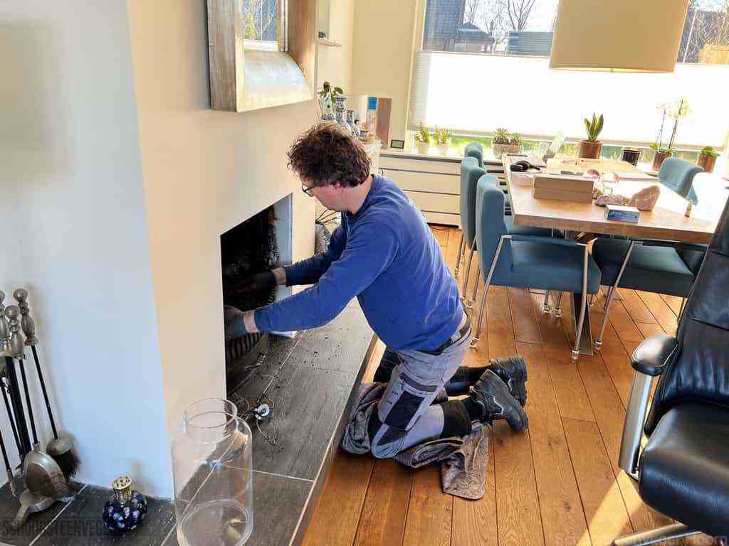 Schouwveger Hoorn kleed schoorsteenreiniger Schouwveger Hoorn kleed schoorsteenreiniger